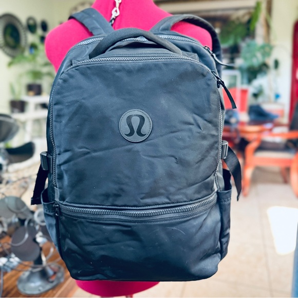 Lululemon Crew Backpack 22L Logo Excellent condition - Picture 2 of 10